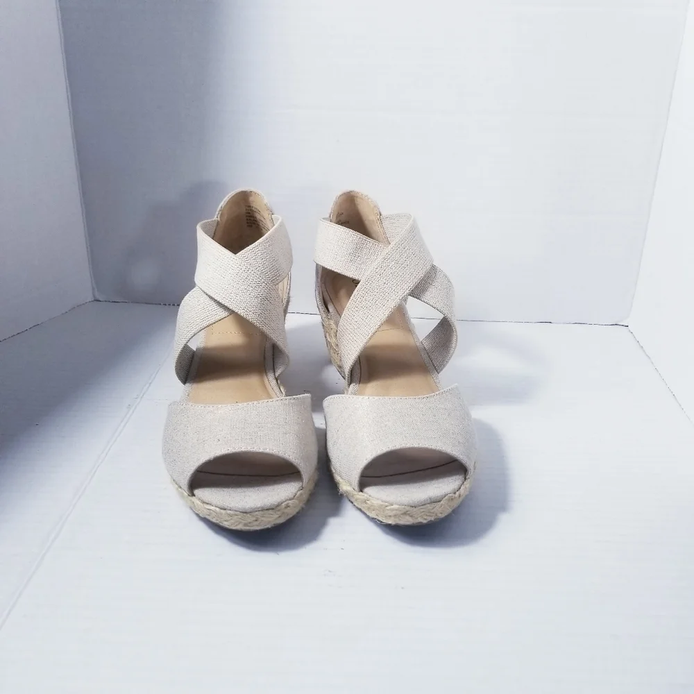 SOLANZ TAN WITH GOLD SPARKLES WEDGE SIZE 9